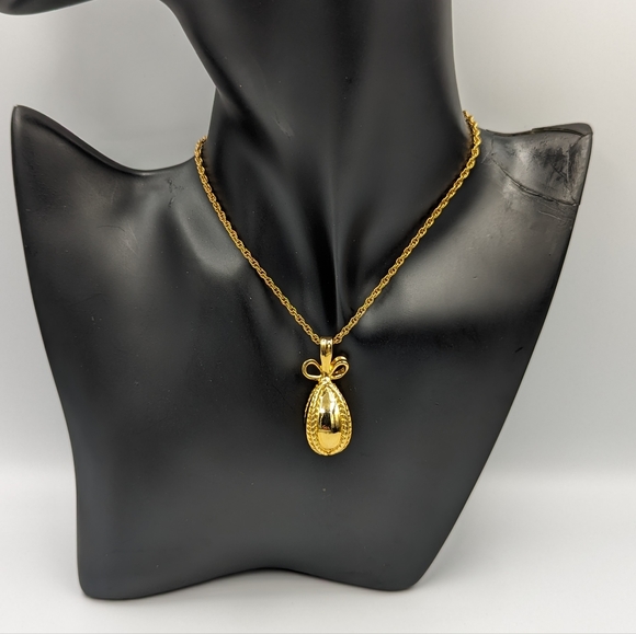 Joan Rivers Egg Shaped Pendant Gold Tone Rope Chain Vintage Signed 30 Inch Long - Picture 2 of 9